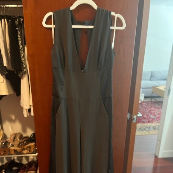 Halston Grey/green jumpsuit, nice V neckline - Picture 5 of 6